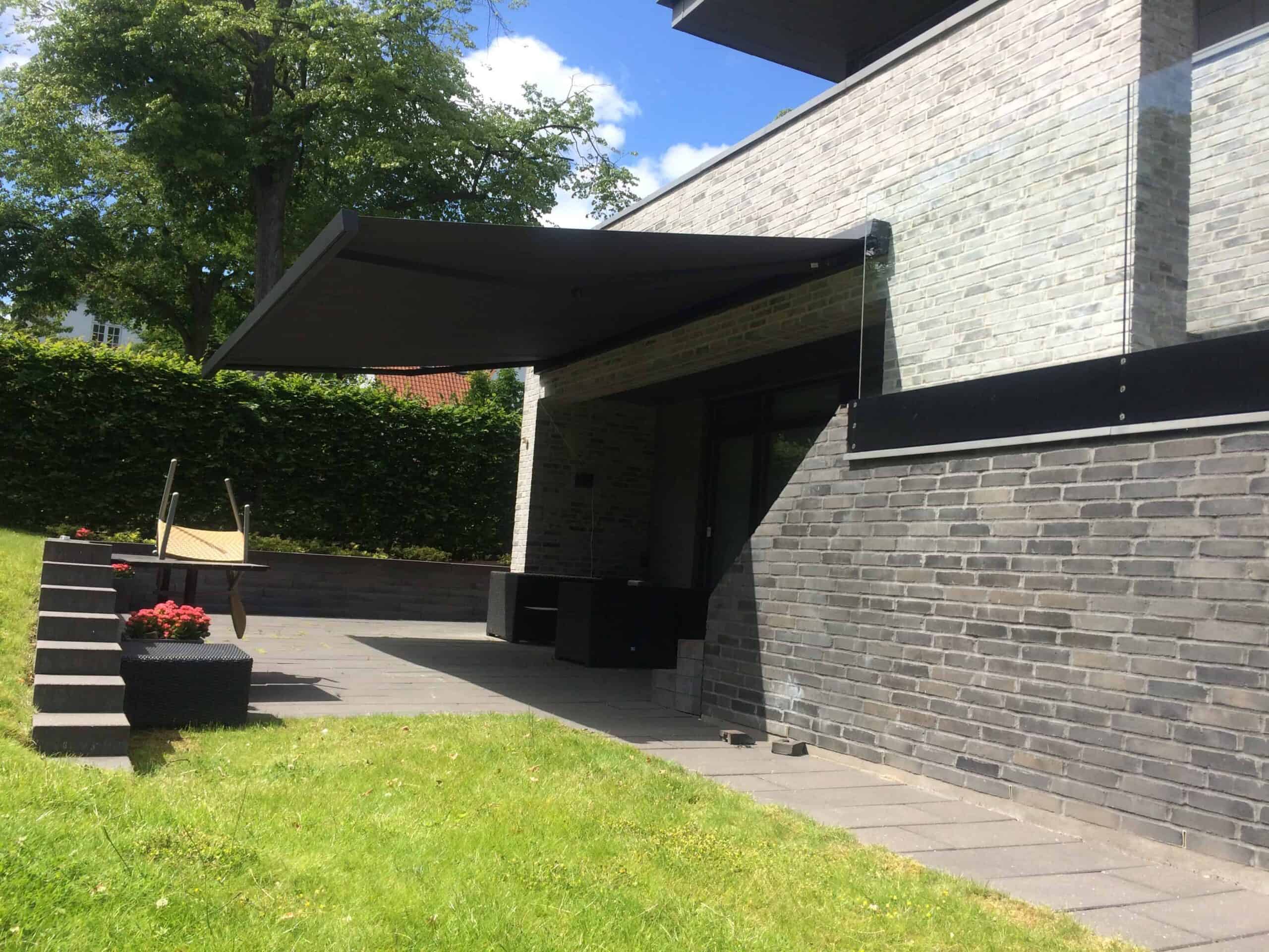 markiser Århus. Flot moderne kassettemarkise til terrasse på hus i Århus