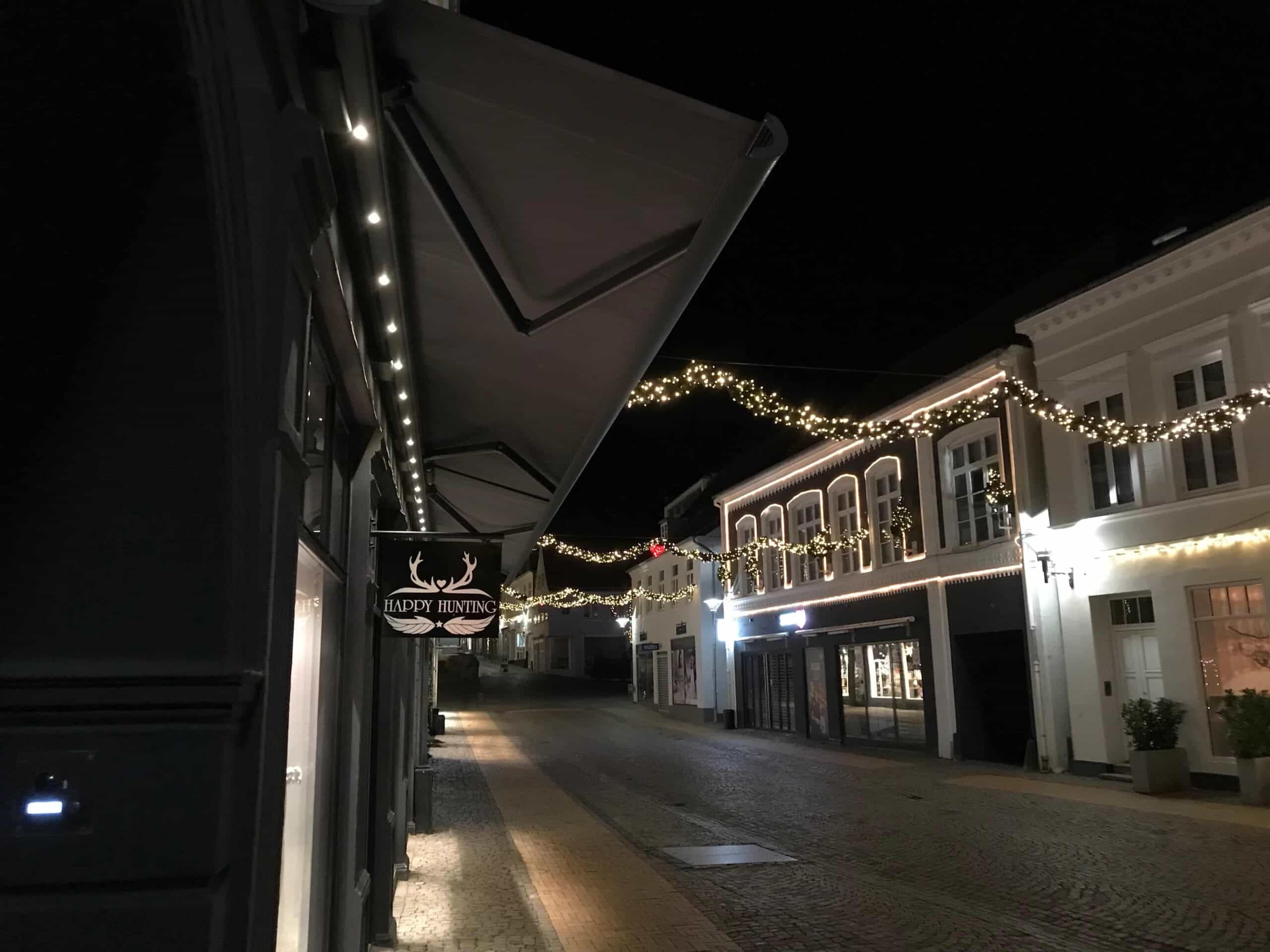 butiksmarkise med LED-belysning