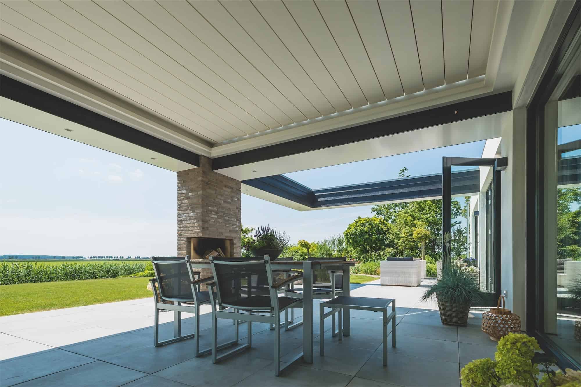 Renson Aero pergola. Integreret lamelatag fra den førende producent på markedet.