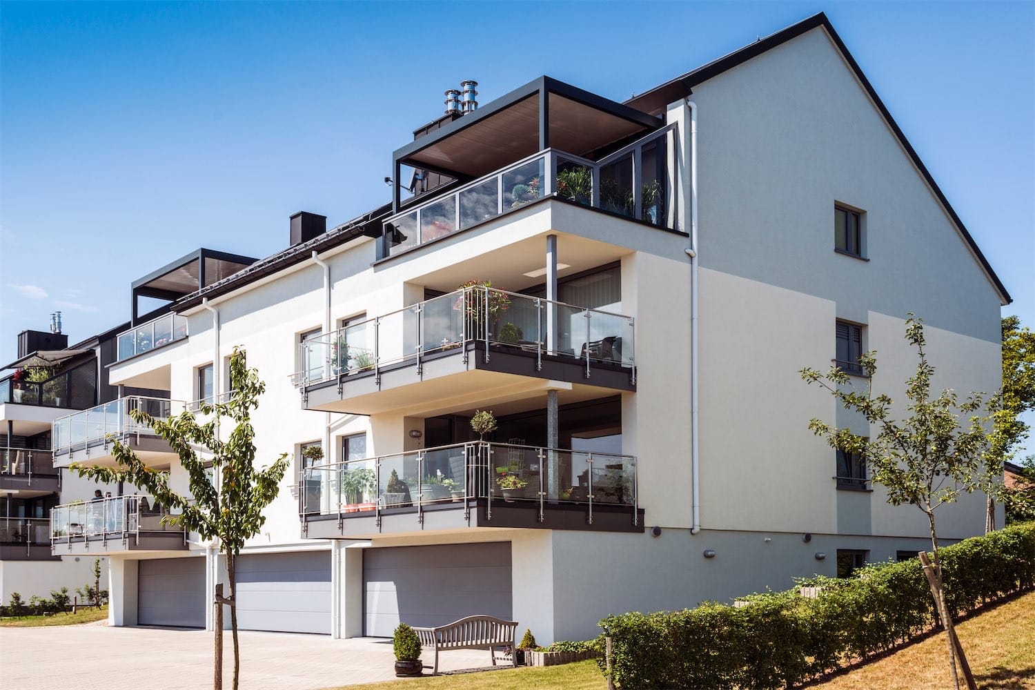 Algarve terrasseoverdækning fra Renson monteret på altan