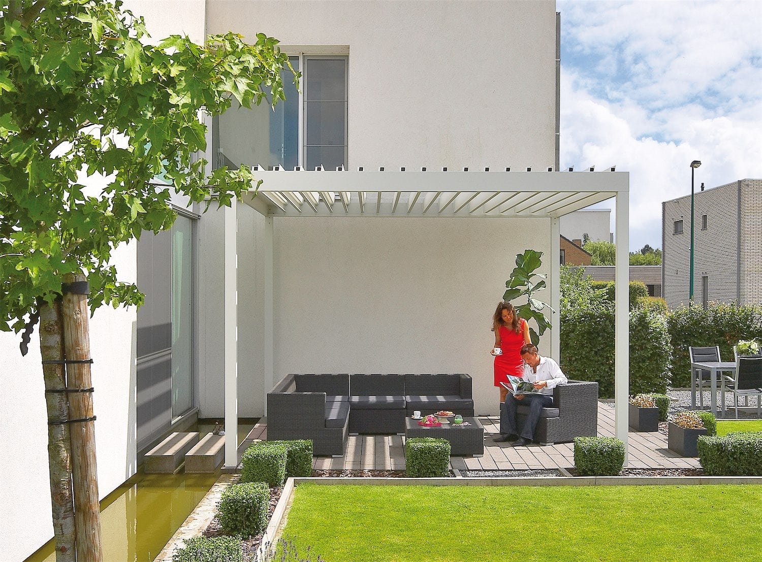 Algarve pergola med lameller i taget - Simpel lille og enkel terrasseoverdækning
