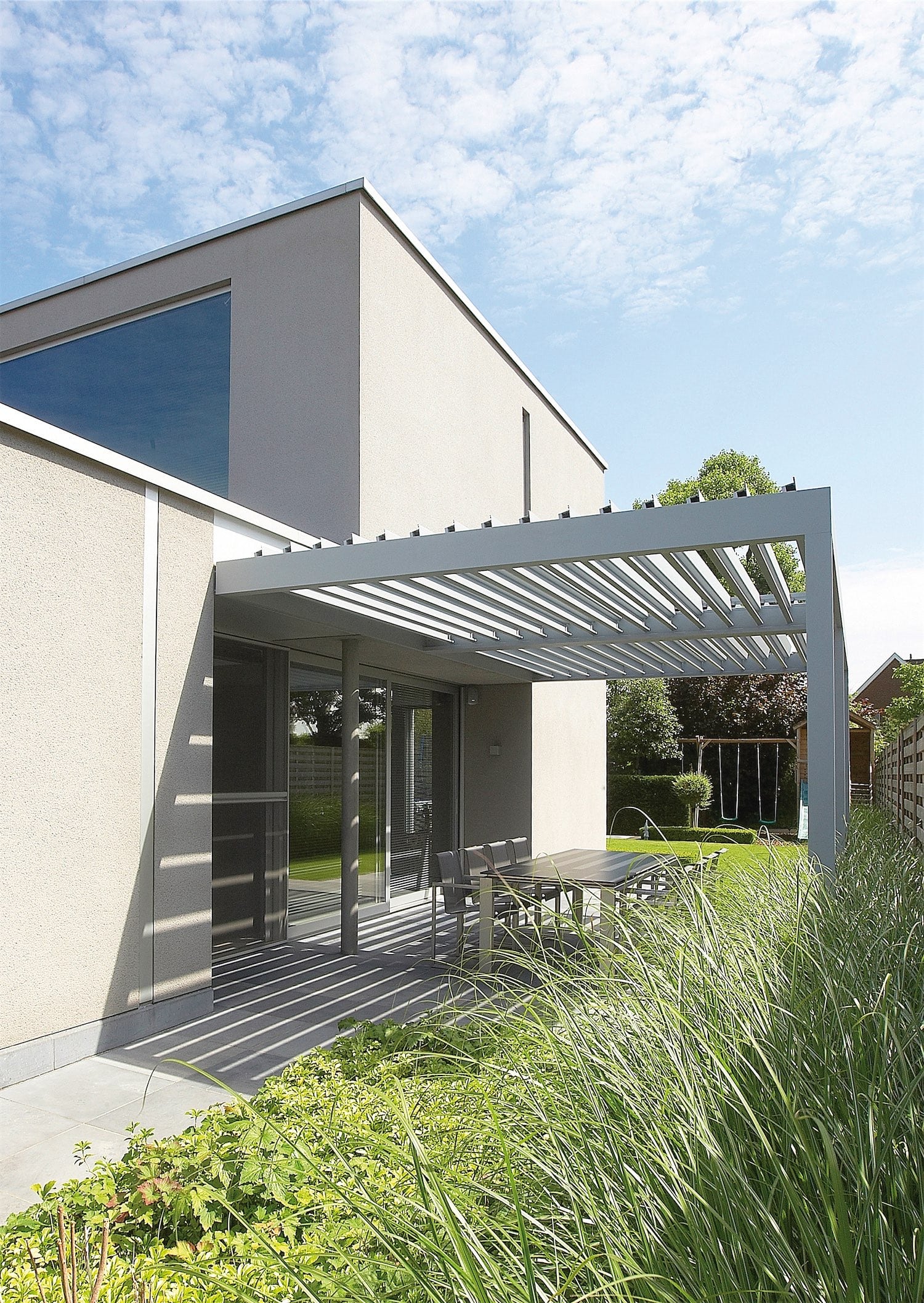 Pergola med lameller i taget - Renson Algarve lameltag sammenkoblet pergola