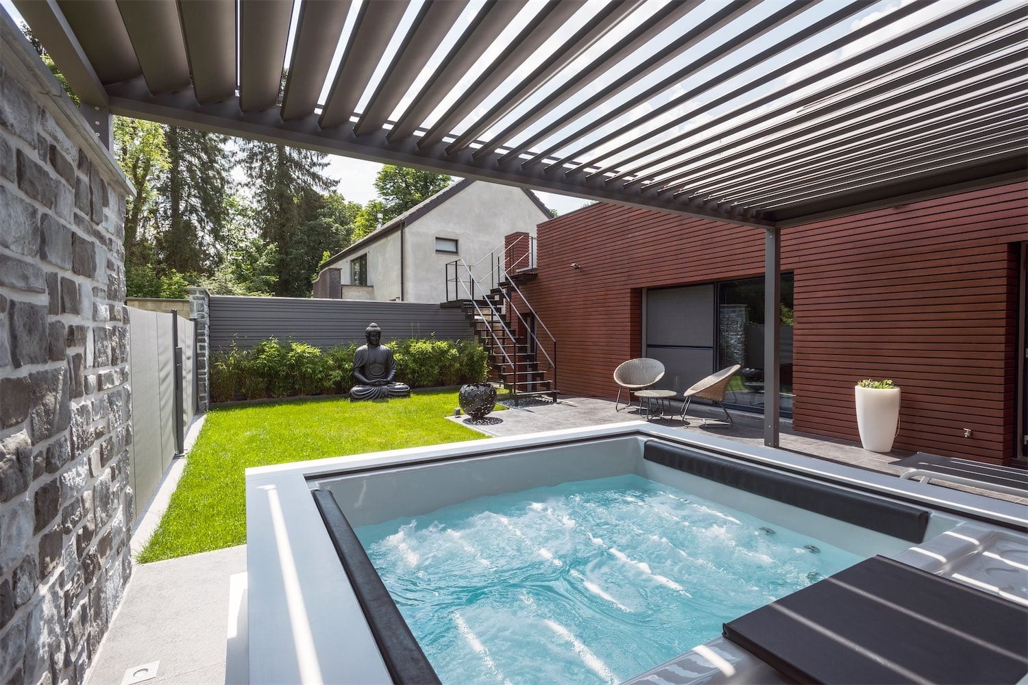 Overdæk dit spabad med en Renson Algarve pergola