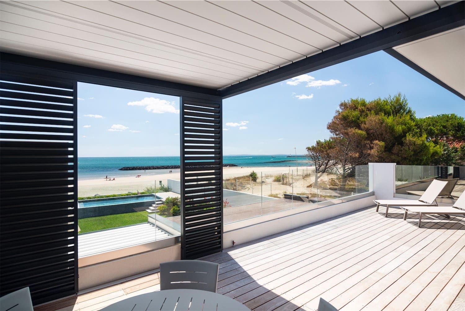 Renson pergola med Loggia skodder