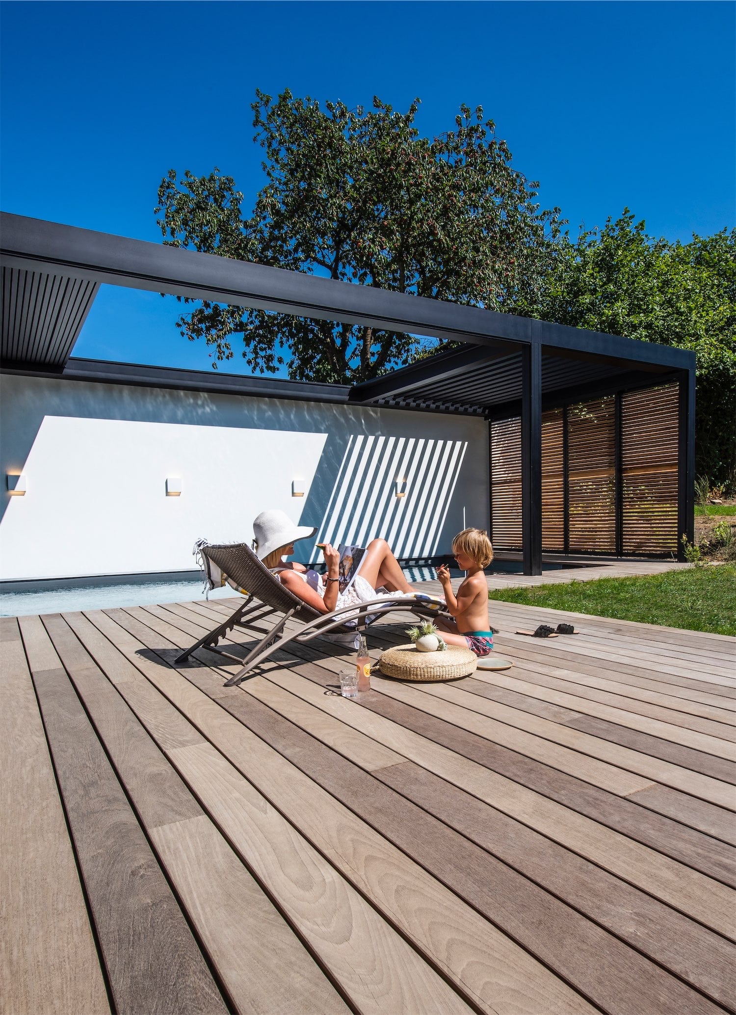 Pergola hvor lameller kan køres til siden - Renson Camargue Skye