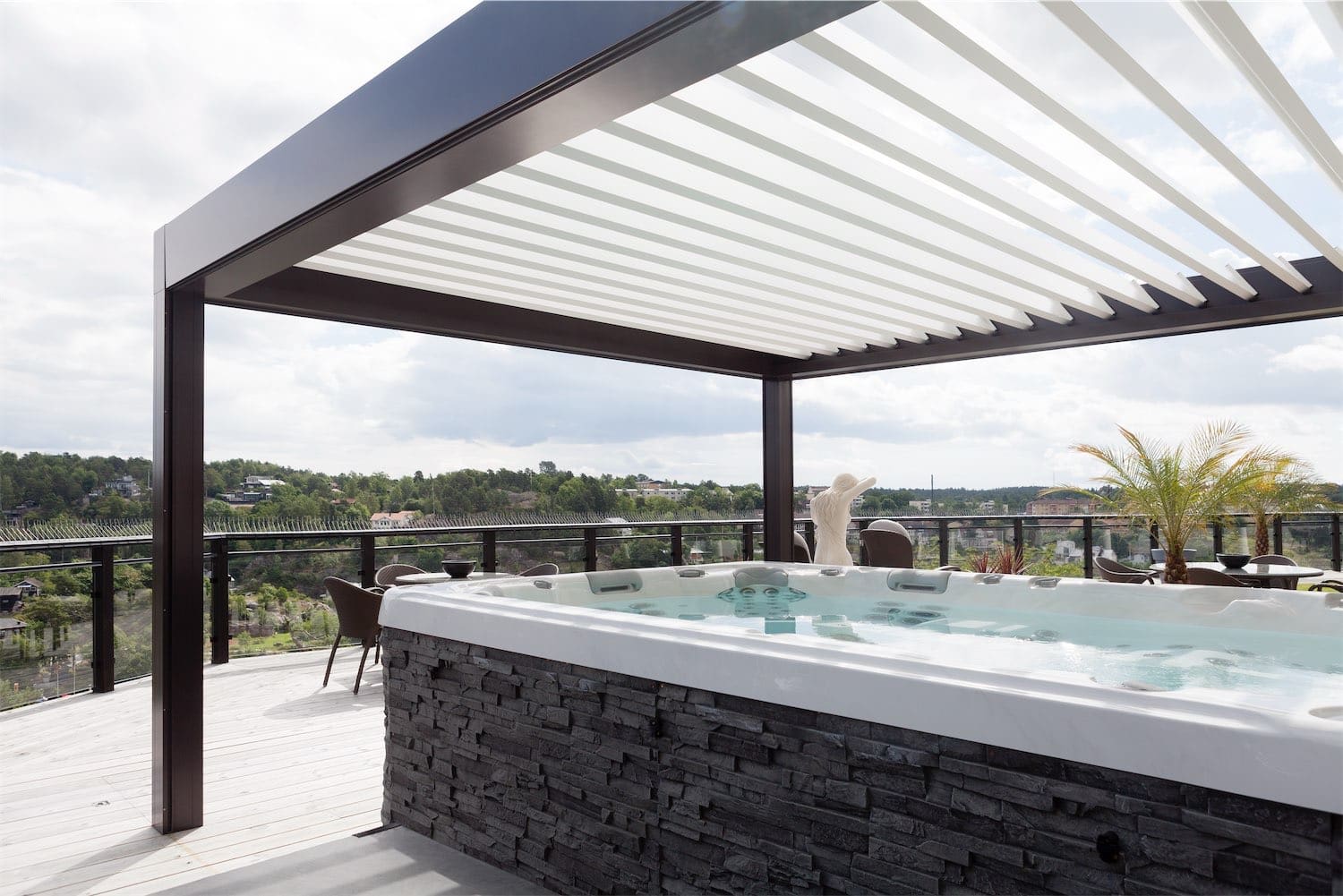 Overdækning af spa med Camargue pergola