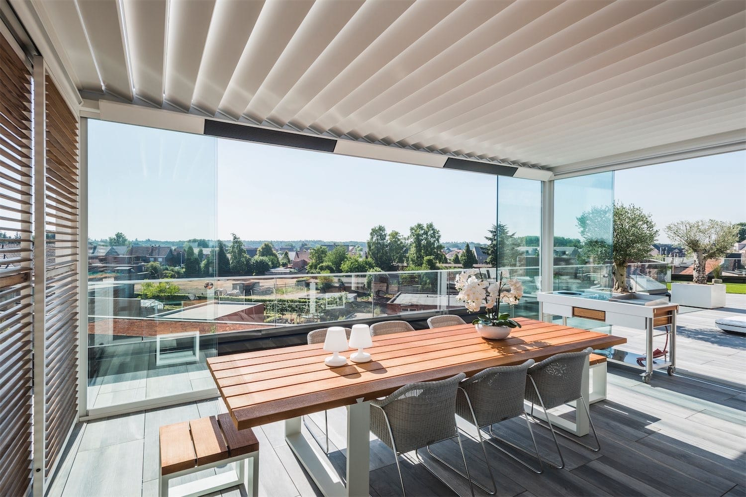 Pergola på altan med Renson Camargue terrasseoverdækning