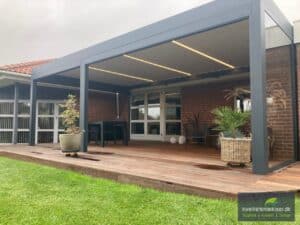 Renson Algarve pergola med lameller i taget og automatiske sider