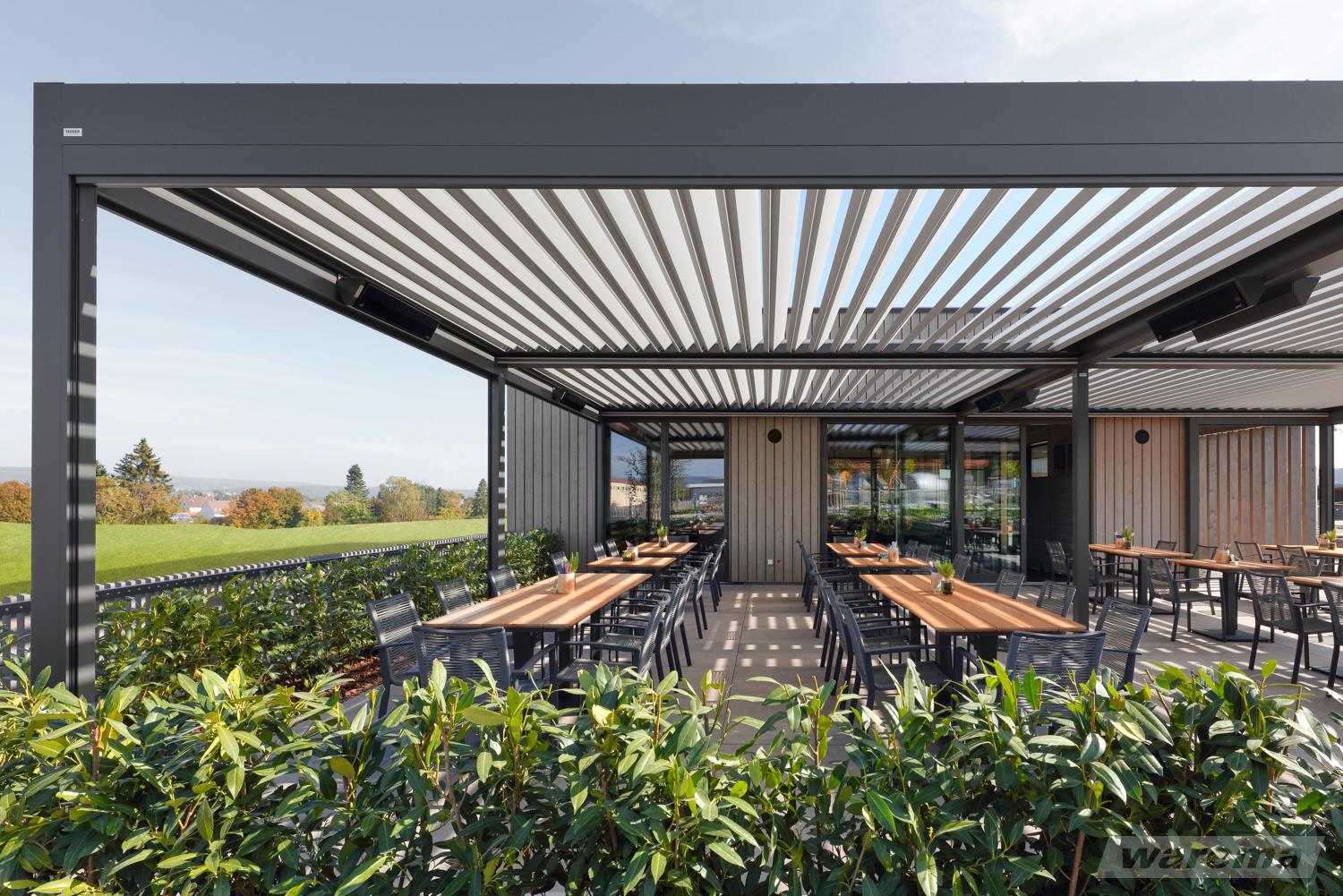 Koblet Lamaxa L50 pergola med lameller fra Warema