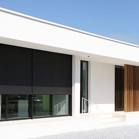 Screens der er integreret i facde - Fixscreen Minimal IM7