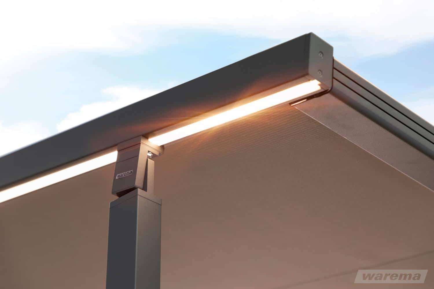LED belysning i skinnerne på en Warema pergolamarkise