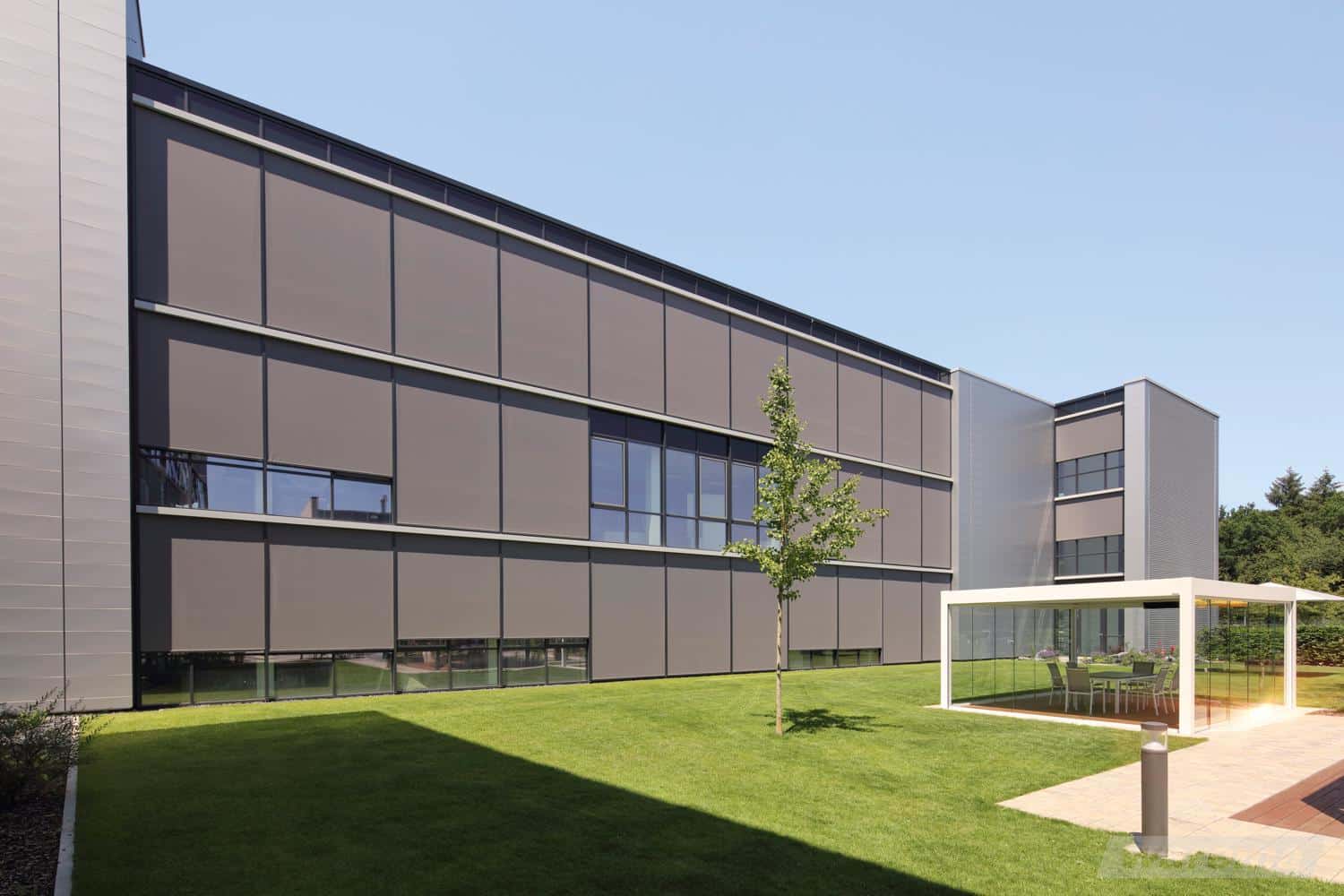 Easyzip fra Warema er en vindstabil screen til både erhverv og privat