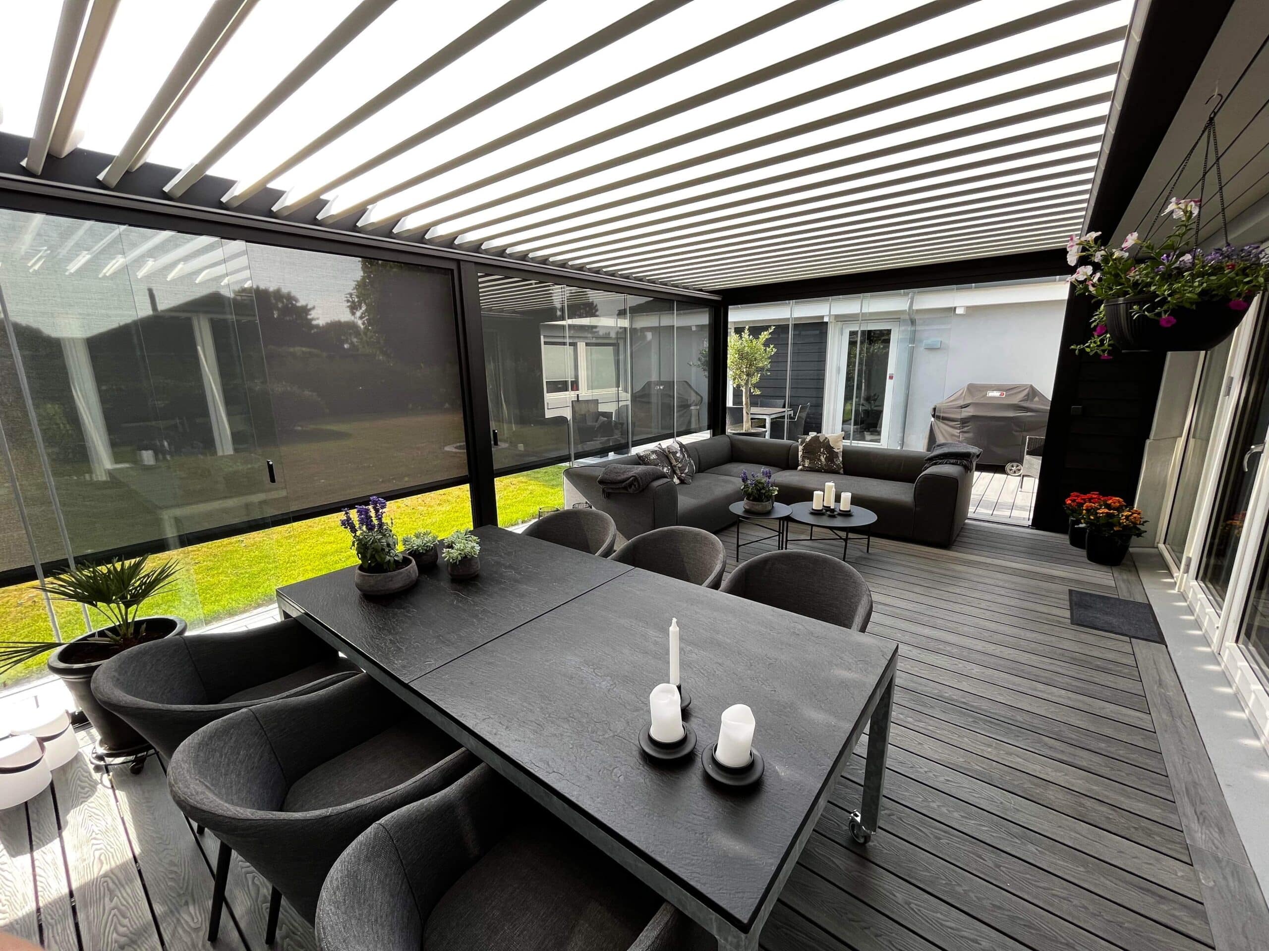 Algarve pergola med tag Pergola med tag og justerbare aluminiumslameller