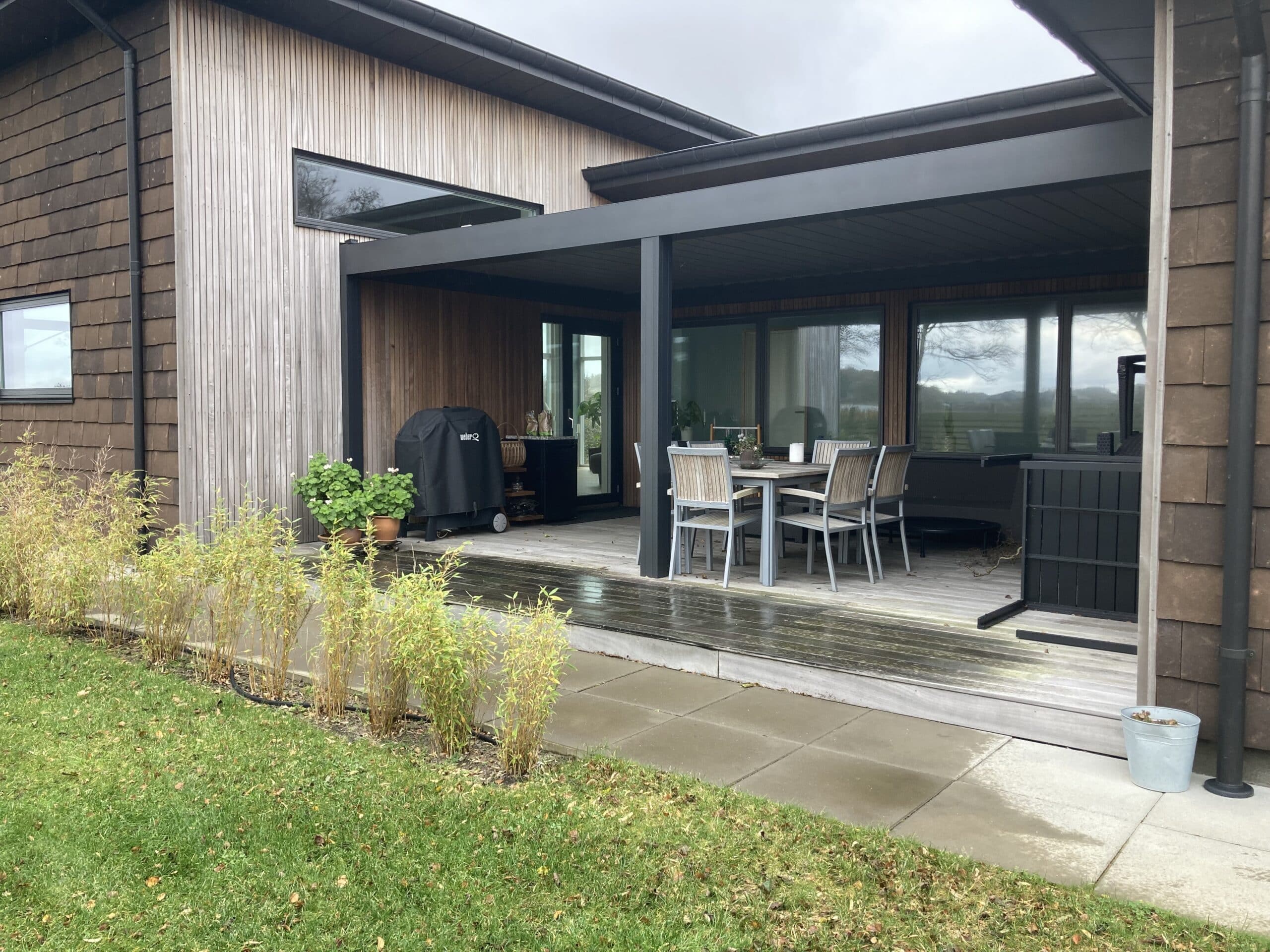 Pergola på mål til hus nær Herning