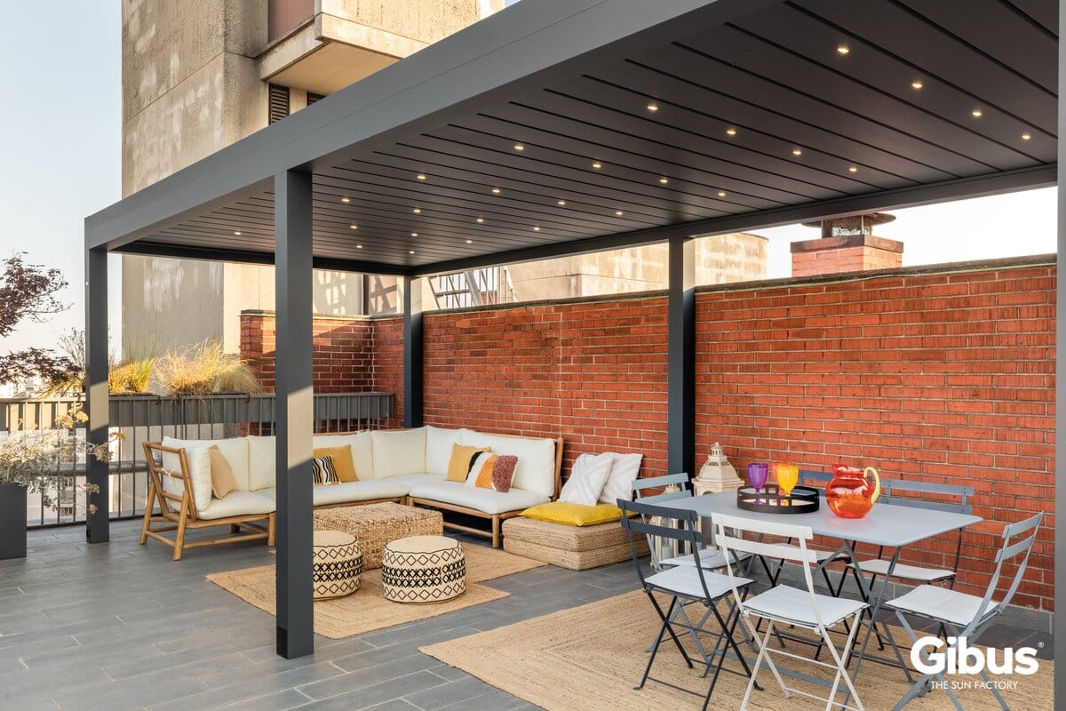Gibus Joy pergola med spots i lameller