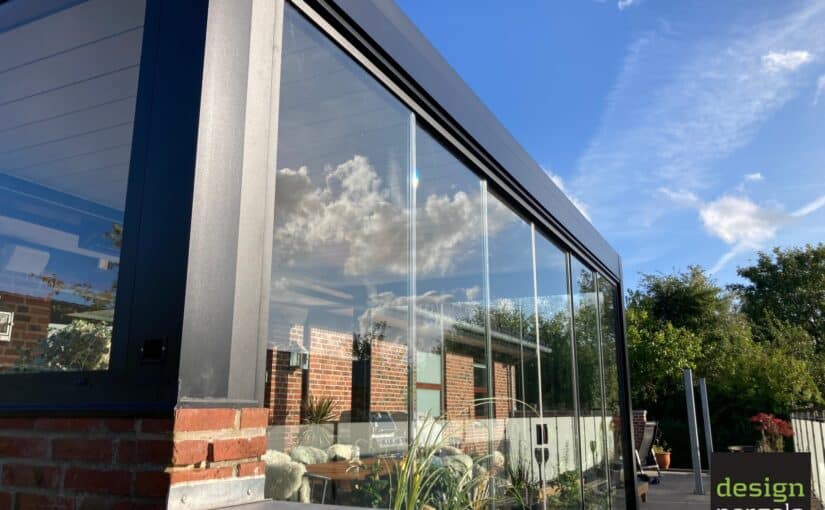 L60 pergola med skydeglas og zipscreens