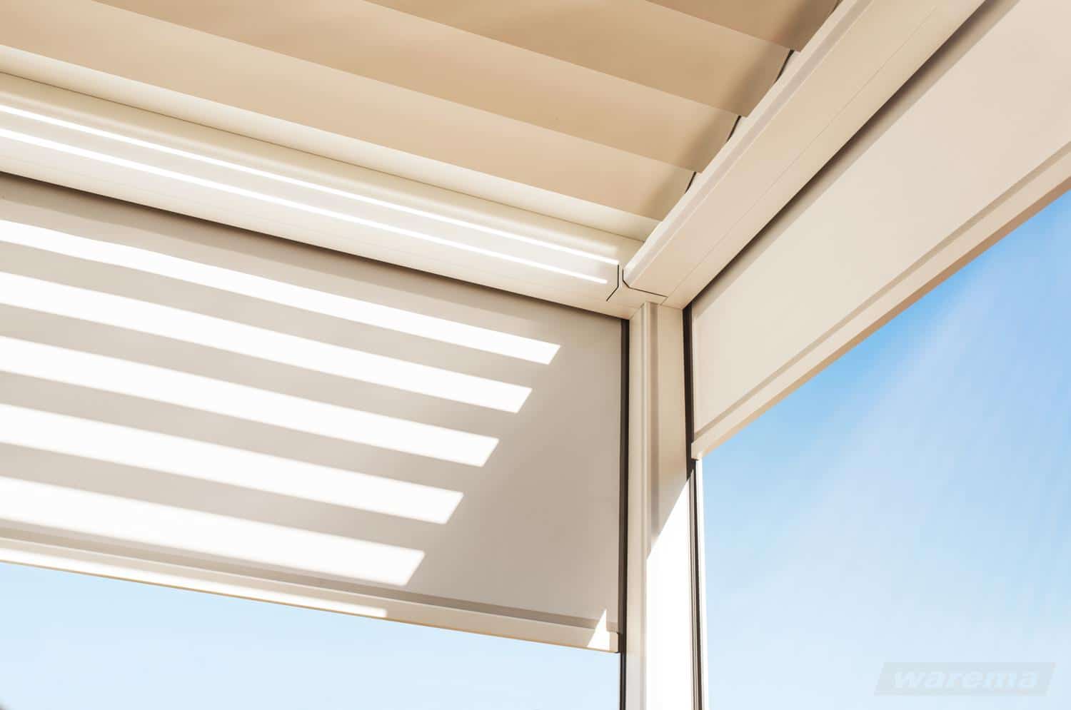 L60 pergola med lameller og med screens