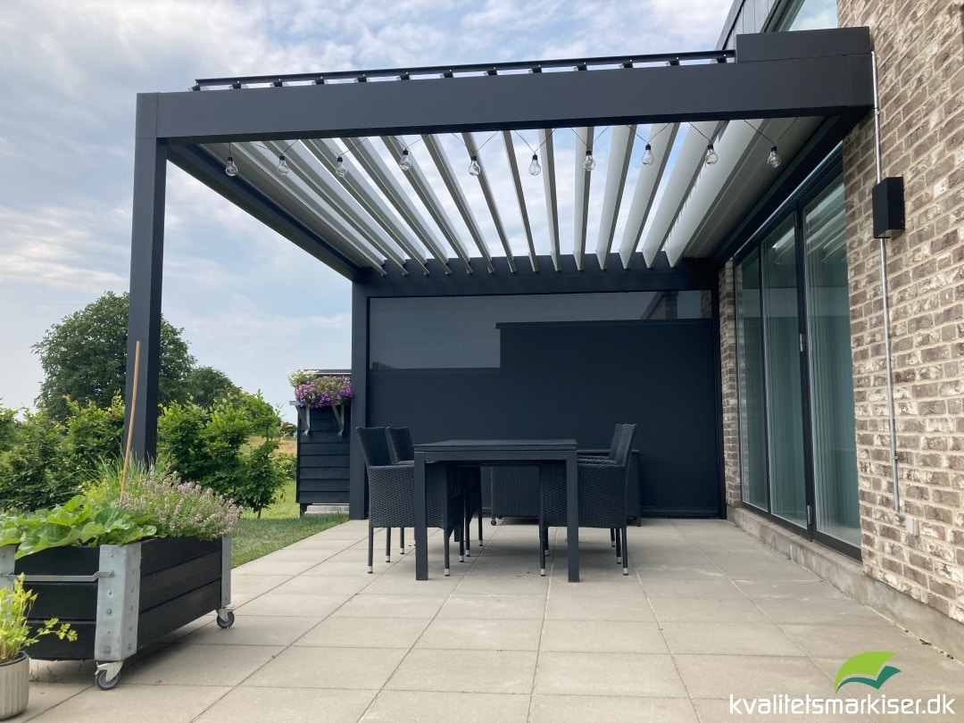 Renson Algarve terrasseoverdækning FG_8 Algarve pergola med zipscreen i siden