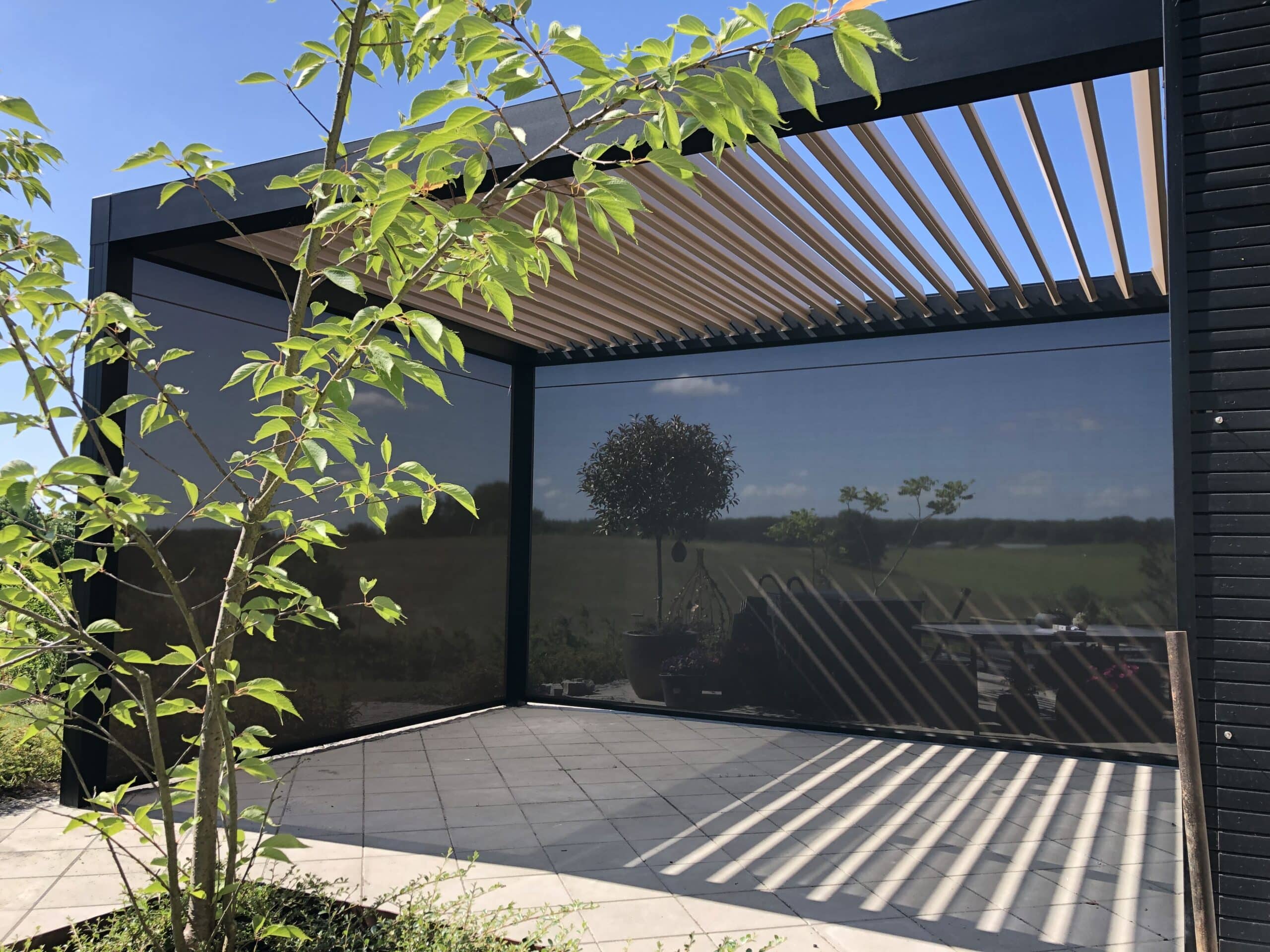 Renson Camargue med fuldt integrerede zipscreens Camargue pergola reference Kvalitetsmarkiser