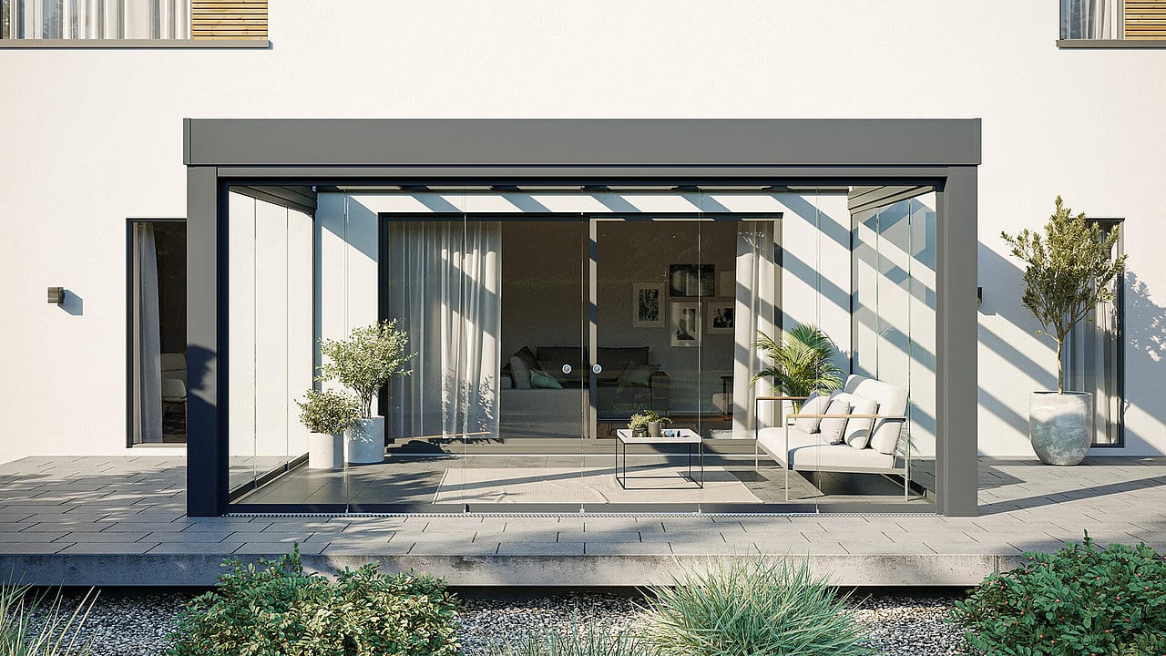 SUNFLEX SF300 med markant kubisk ramme og glasafskærmning ved et lyst hus