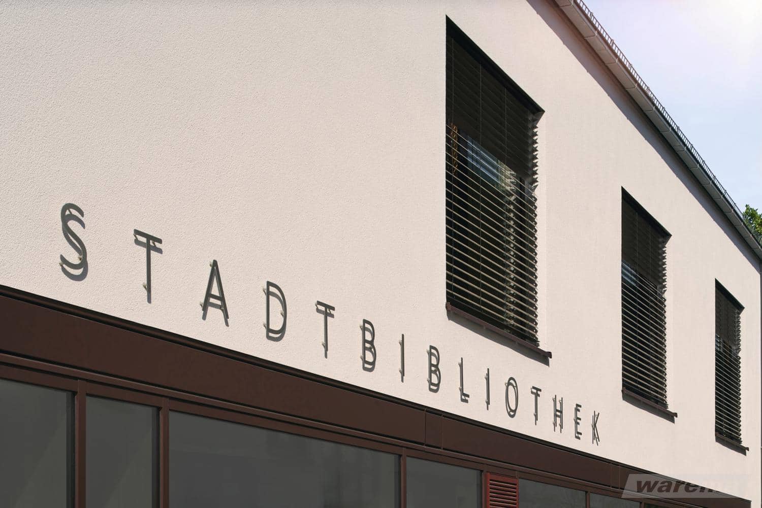 Indkørte Terrea 700S-markiser diskret integreret over vinduer på en facade