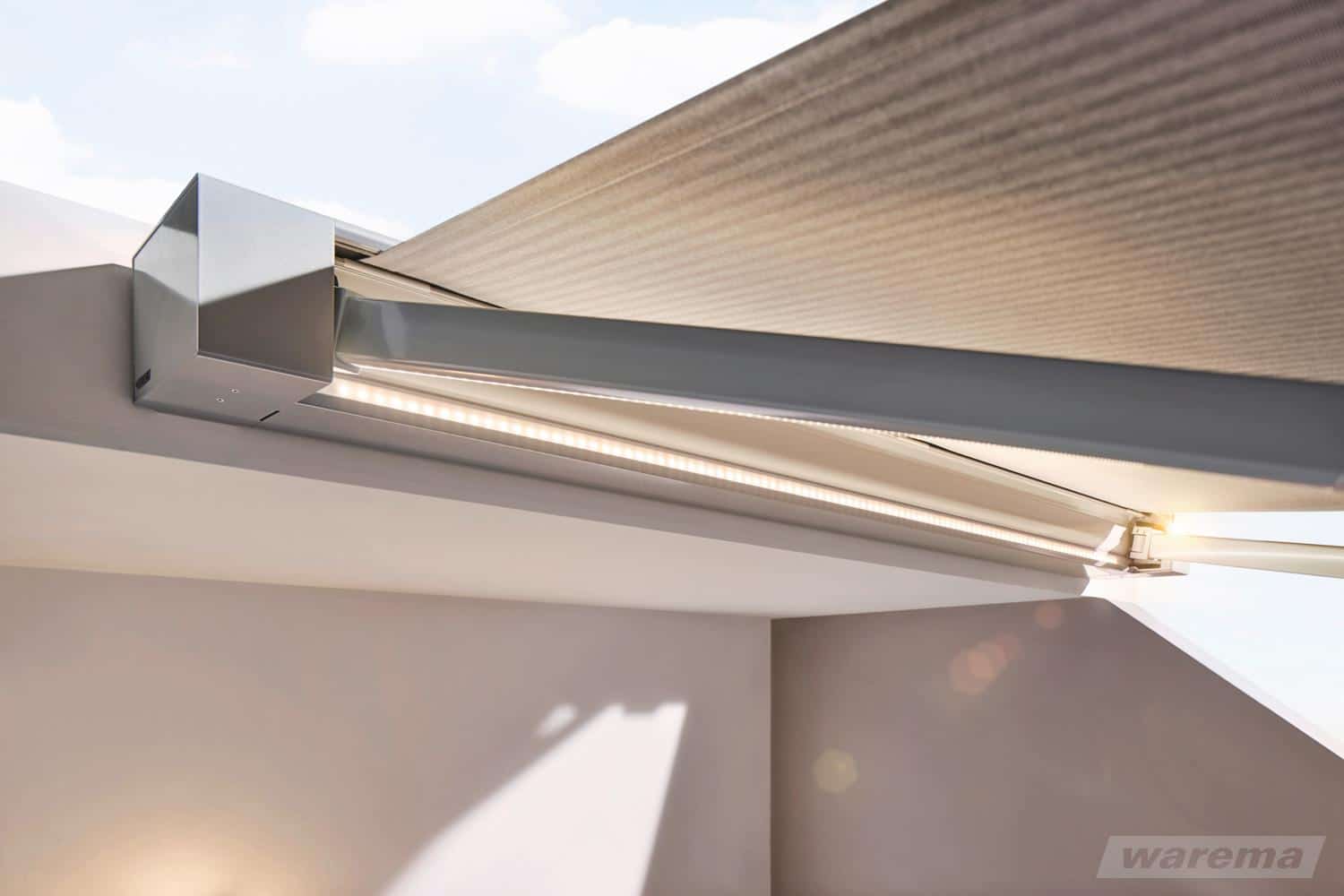 Integreret LED-strip lyser indirekte under Terrea K50-kassetten