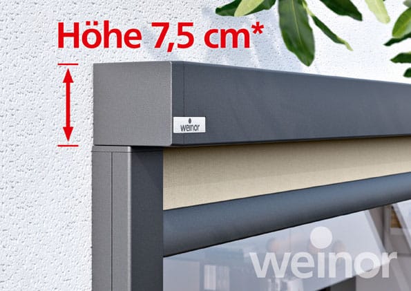 Weinor VertiTex II – kompakt kassette Nærbillede af grå Weinor VertiTex II-kassette over en delvist sænket screendug